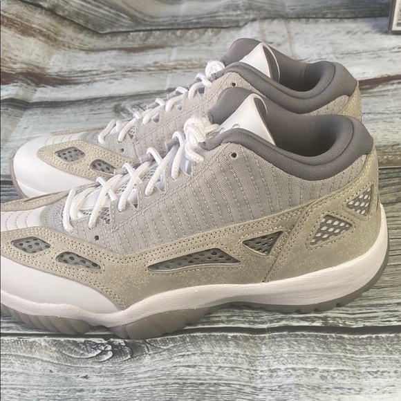 Air Jordans 11 Retro Low IE Men's SZ 9 Sneakers Gray Beige & White NWOT (no box) - Picture 1 of 7